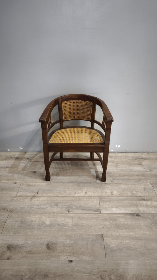 92367 Poltroncina a pozzetto con struttura in legno e seduta in paglia di Vienna