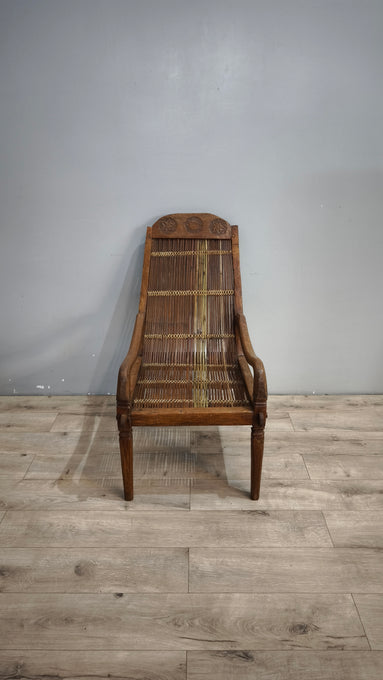 92366 Poltrona etnica con struttura in legno e seduta in bambù