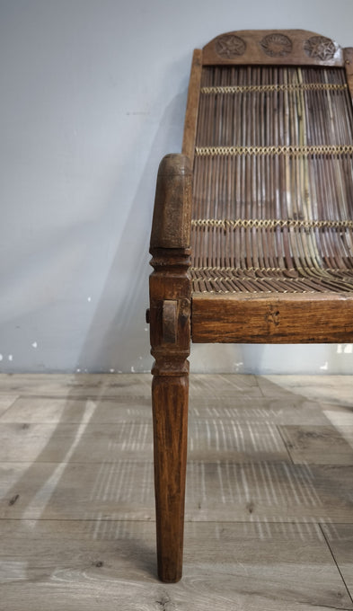 92366 Poltrona etnica con struttura in legno e seduta in bambù