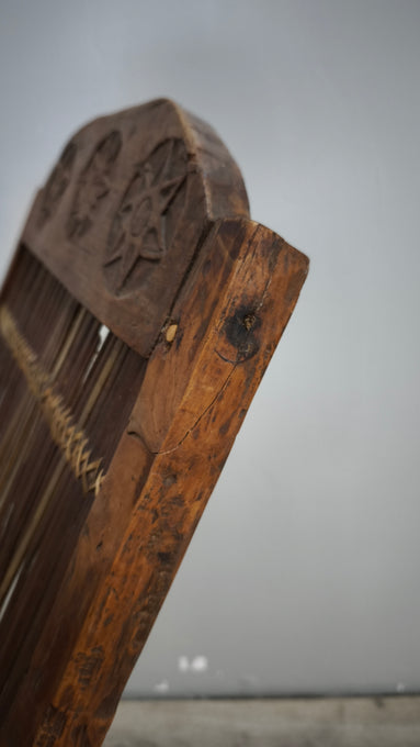 92366 Poltrona etnica con struttura in legno e seduta in bambù