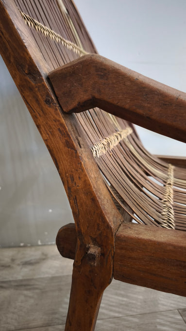 92366 Poltrona etnica con struttura in legno e seduta in bambù