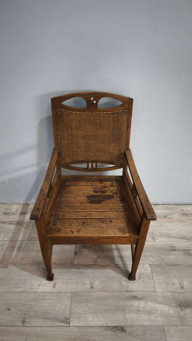 92373 Poltrona etnica con struttura in legno e schienale in paglia