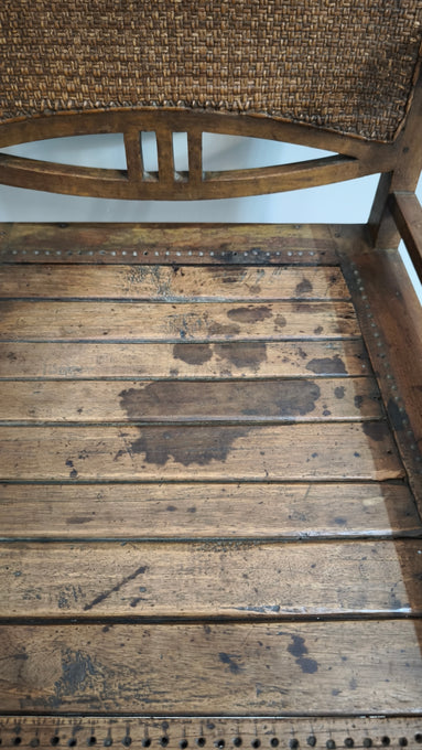 92373 Poltrona etnica con struttura in legno e schienale in paglia