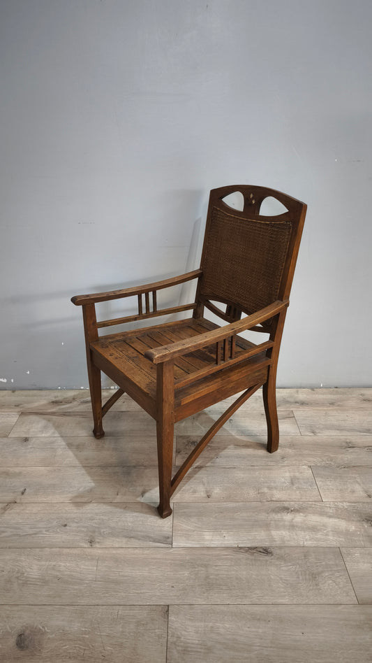 92373 Poltrona etnica con struttura in legno e schienale in paglia