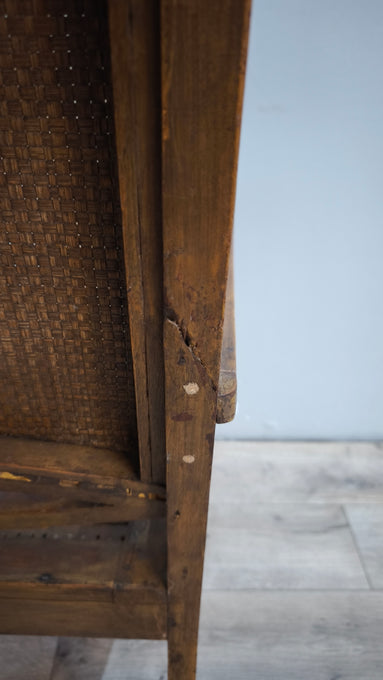 92373 Poltrona etnica con struttura in legno e schienale in paglia