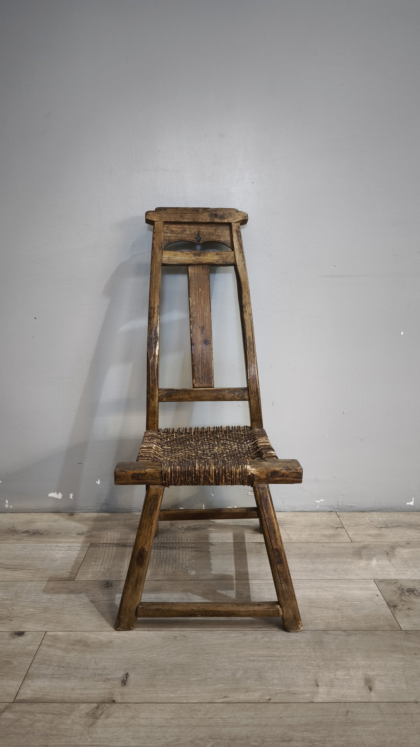92370 Coppia di antiche sedie basse rustiche marchiate "Chen Kaizong" (Stile Wabi-Sabi)