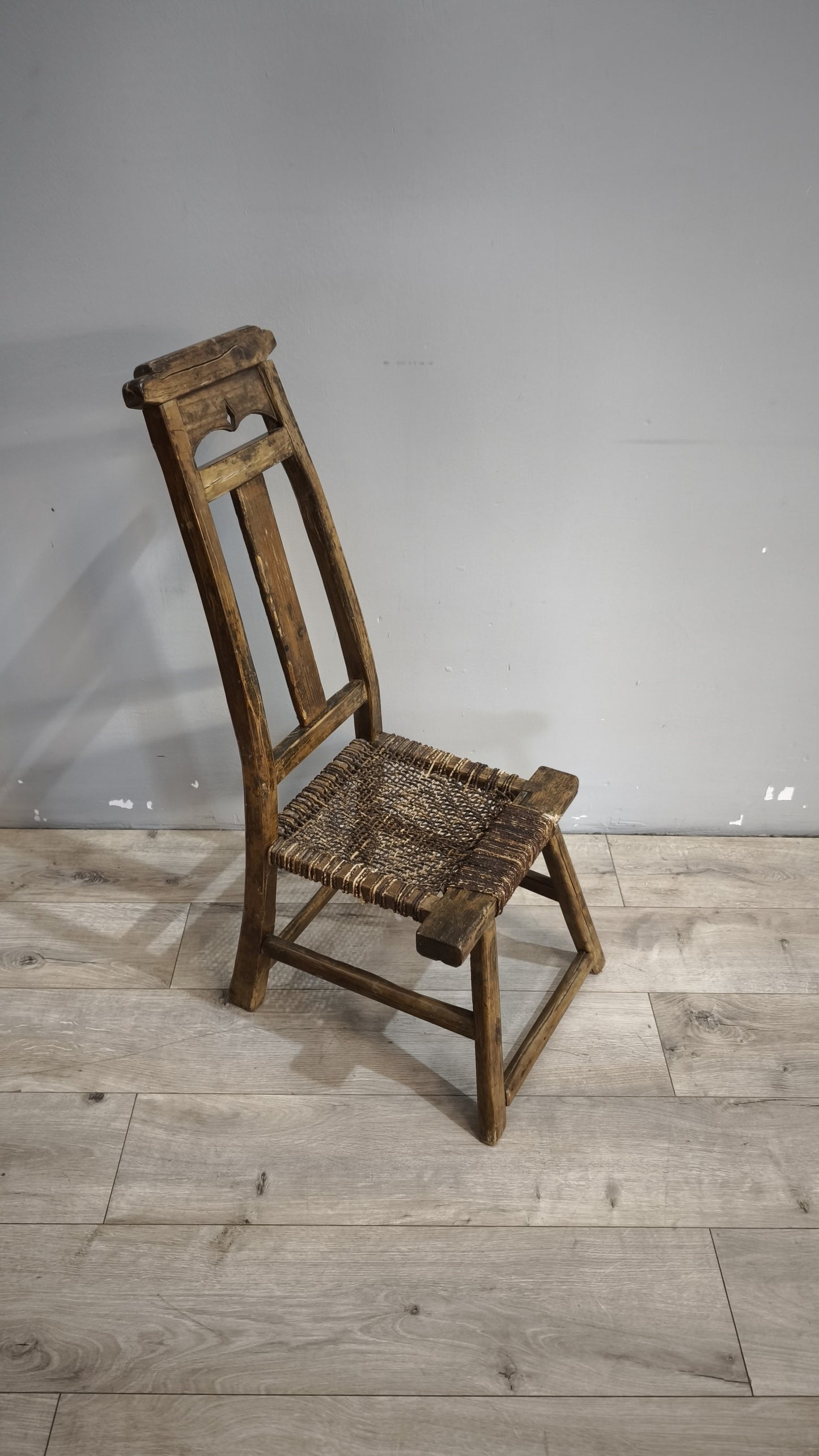 92370 Coppia di antiche sedie basse rustiche marchiate "Chen Kaizong" (Stile Wabi-Sabi)
