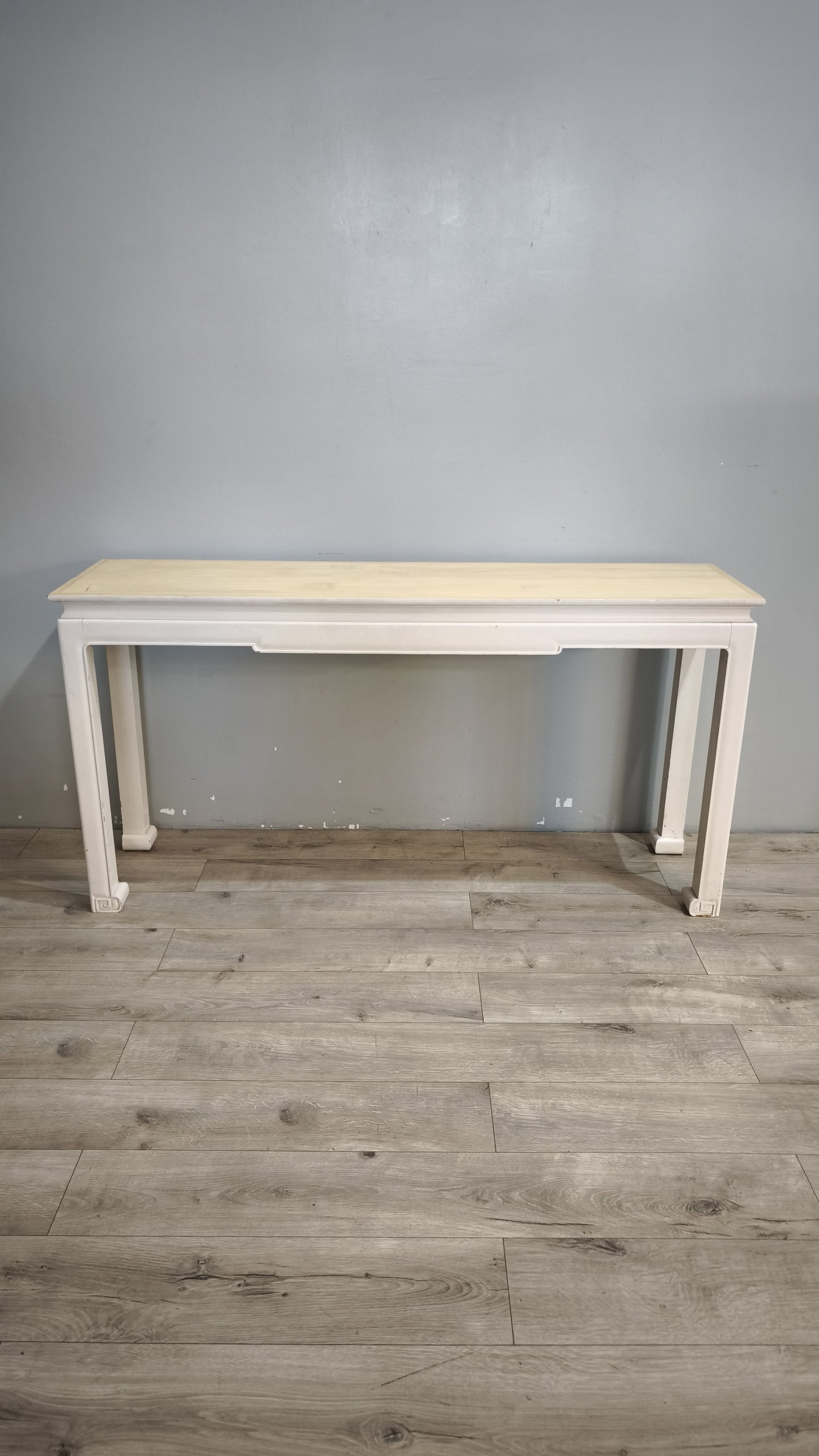 92374 Console orientale con base bianca e piano in legno