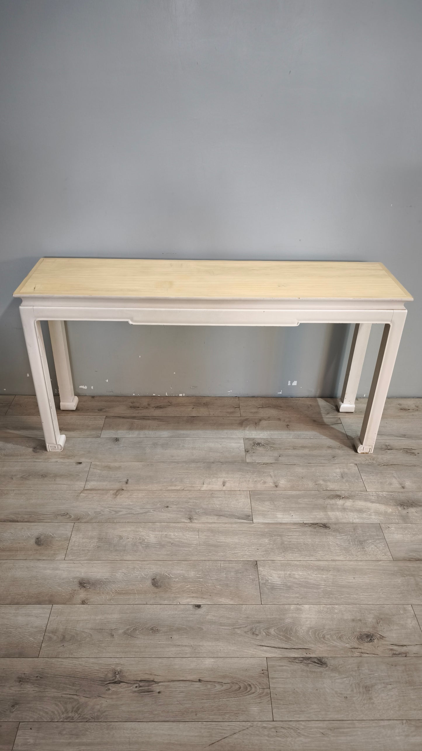 92374 Console orientale con base bianca e piano in legno