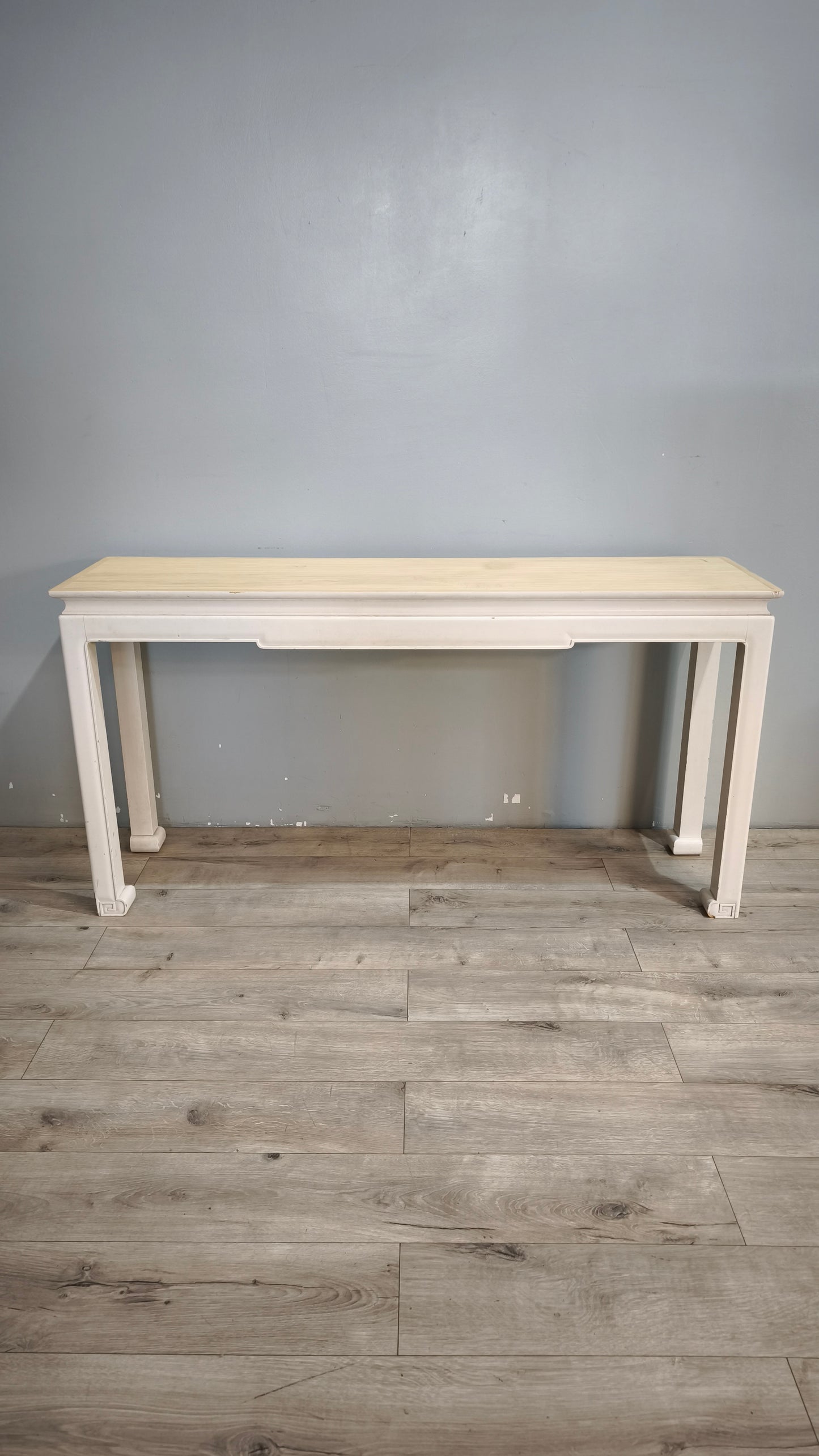 92374 Console orientale con base bianca e piano in legno