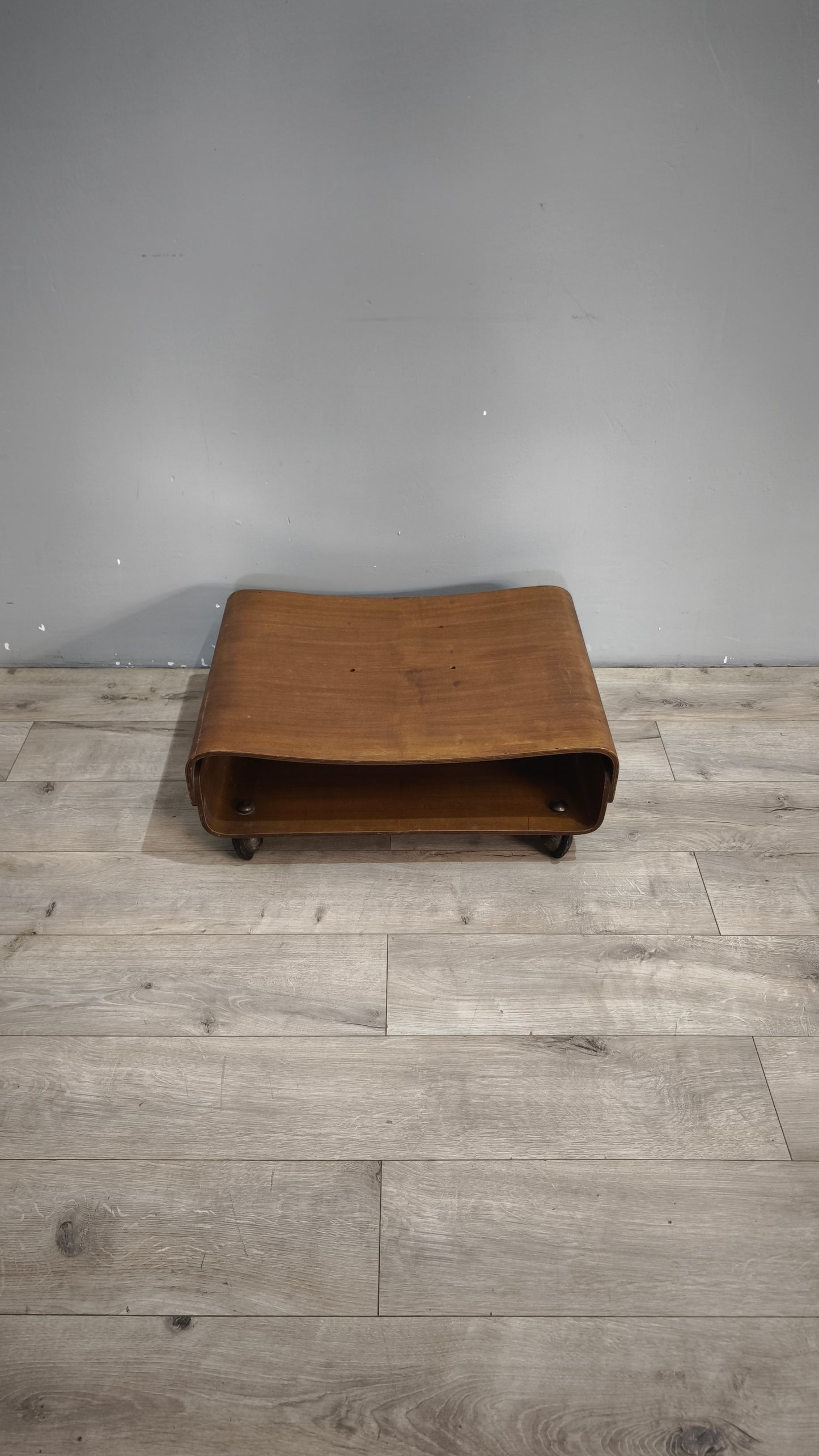 92375 Tavolinetto stile nordico con ruote