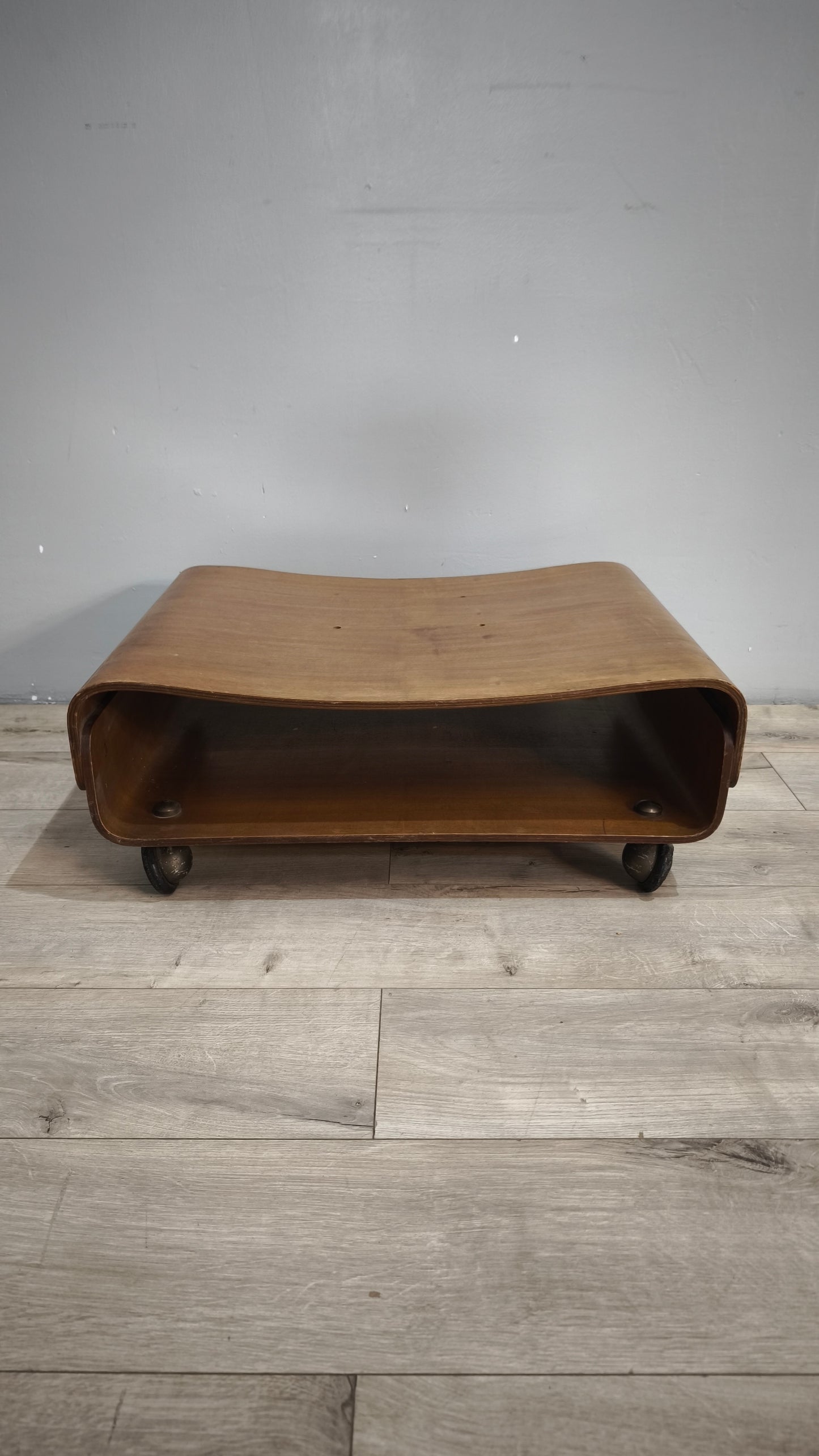 92375 Tavolinetto stile nordico con ruote