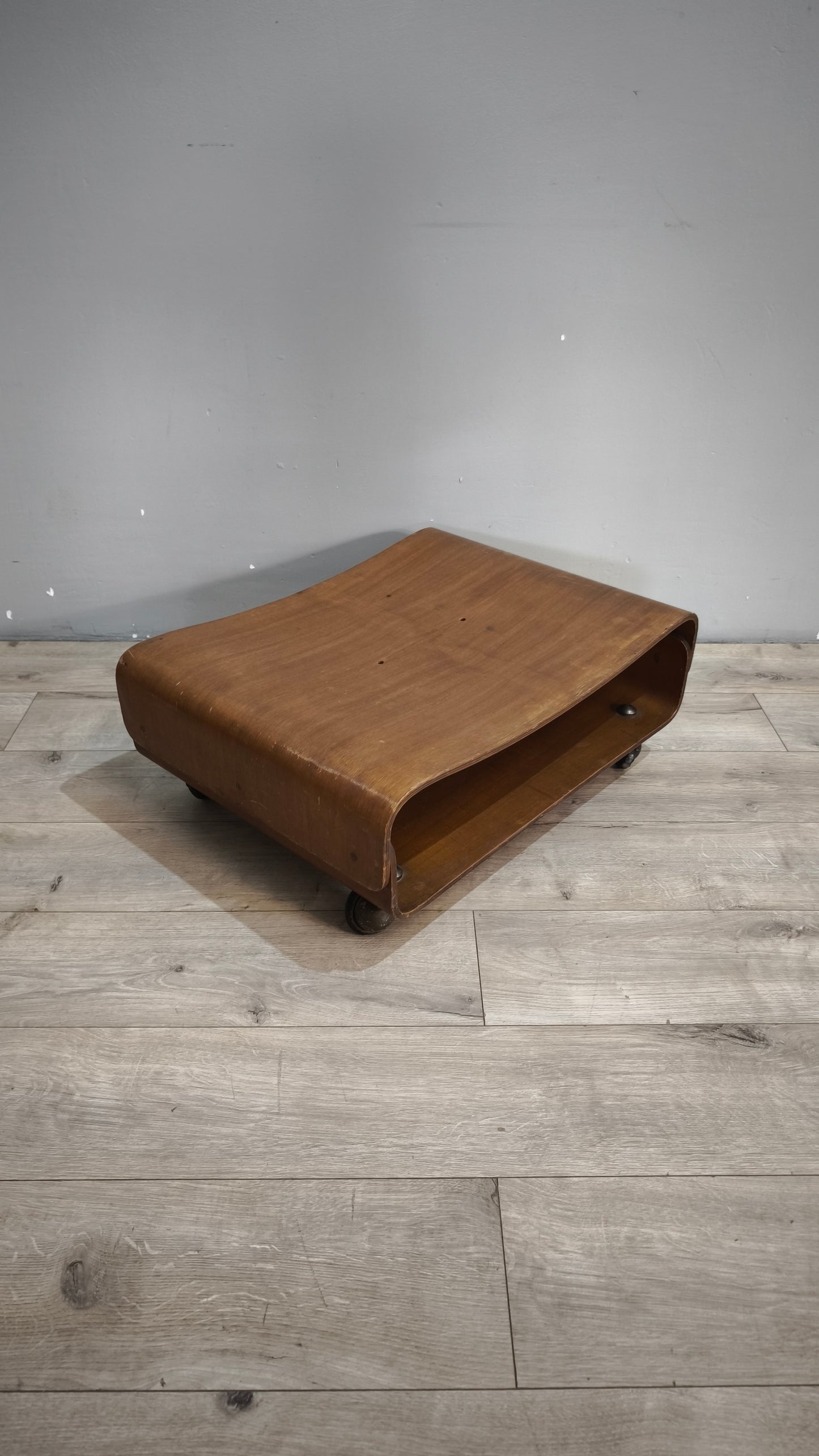 92375 Tavolinetto stile nordico con ruote