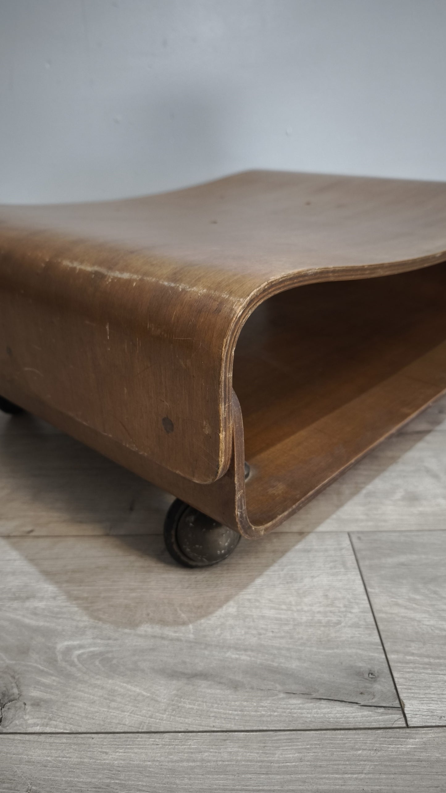 92375 Tavolinetto stile nordico con ruote