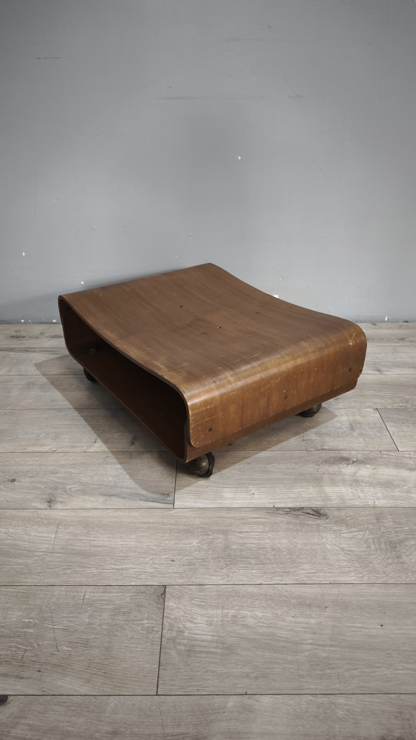 92375 Tavolinetto stile nordico con ruote