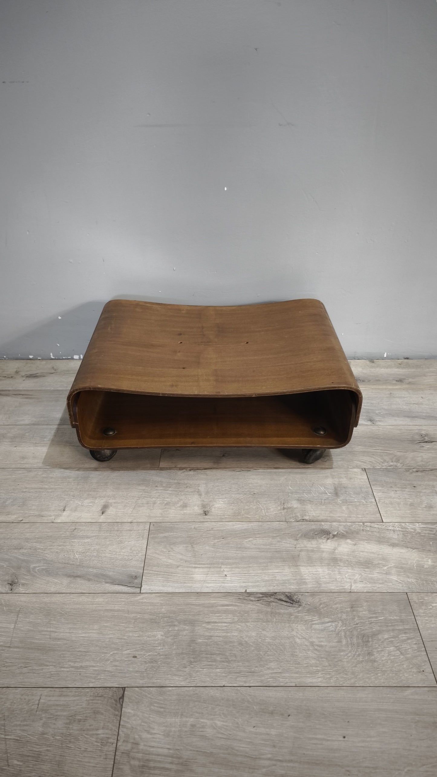 92375 Tavolinetto stile nordico con ruote