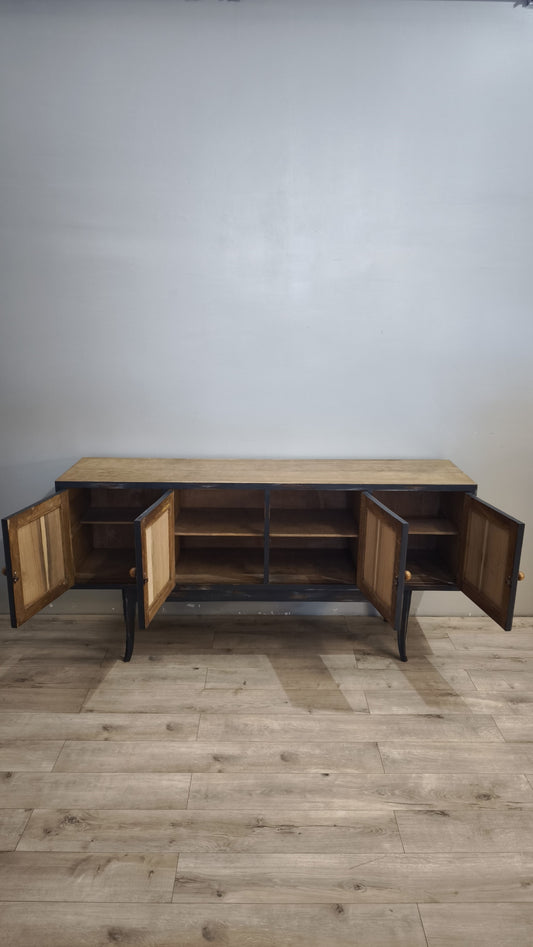 92380 Credenza quattro sportelli dipinta con piano in legno