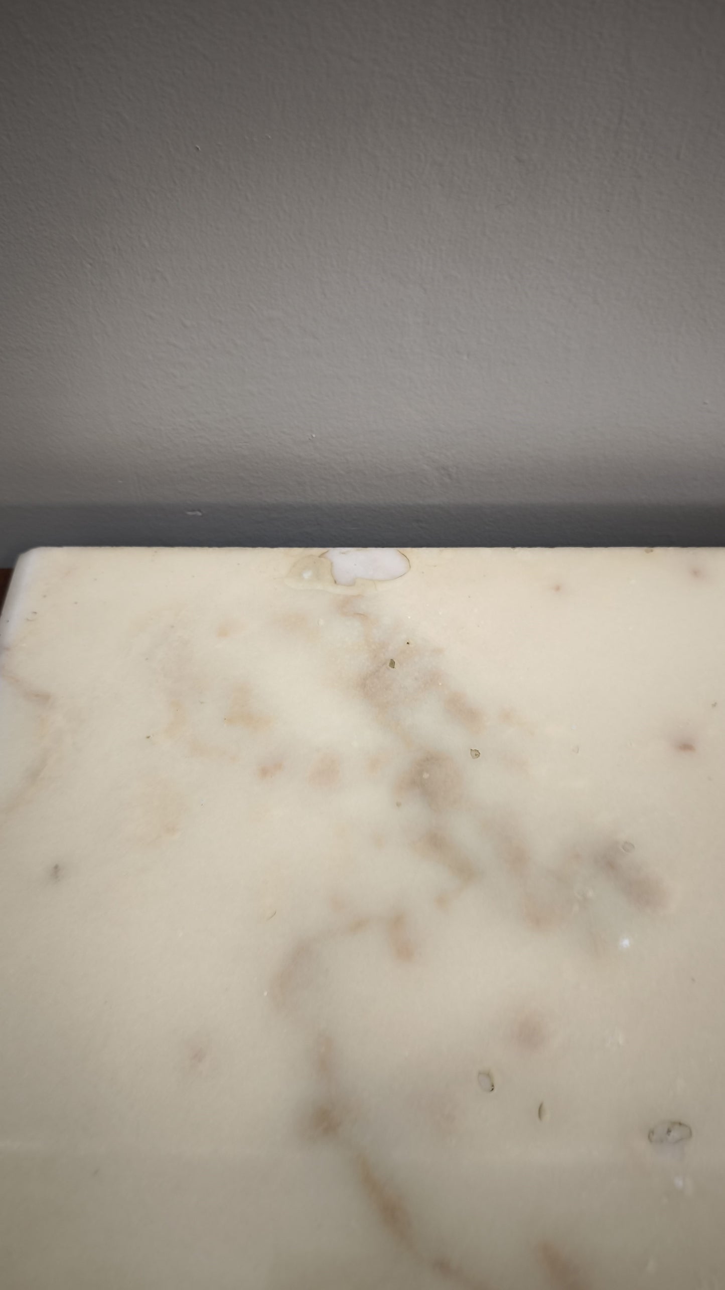 92377 Coppia di comodini in legno dipinti grigi con piano in marmo