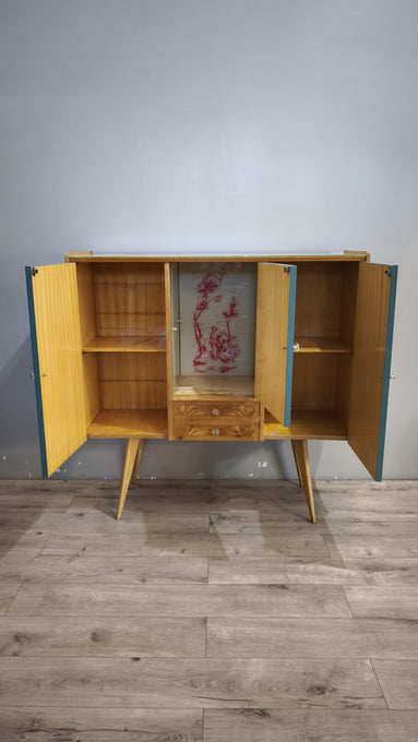 92381 Highboard in legno con sportelli dipinti e pomelli in vetro