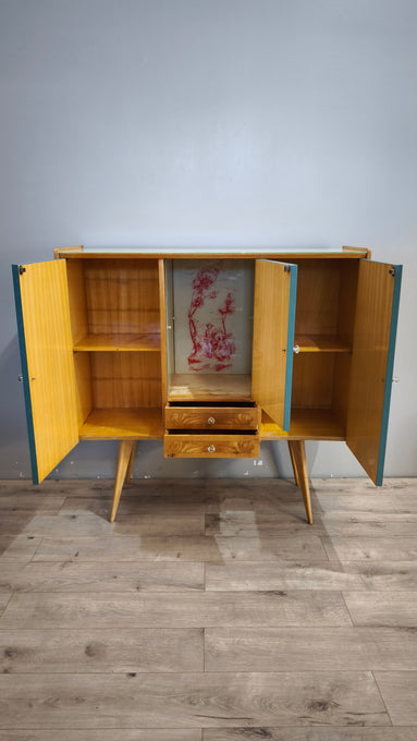 92381 Highboard in legno con sportelli dipinti e pomelli in vetro