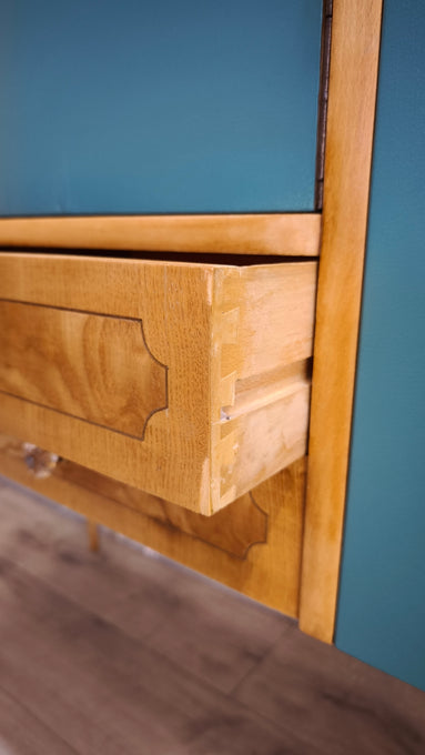 92381 Highboard in legno con sportelli dipinti e pomelli in vetro