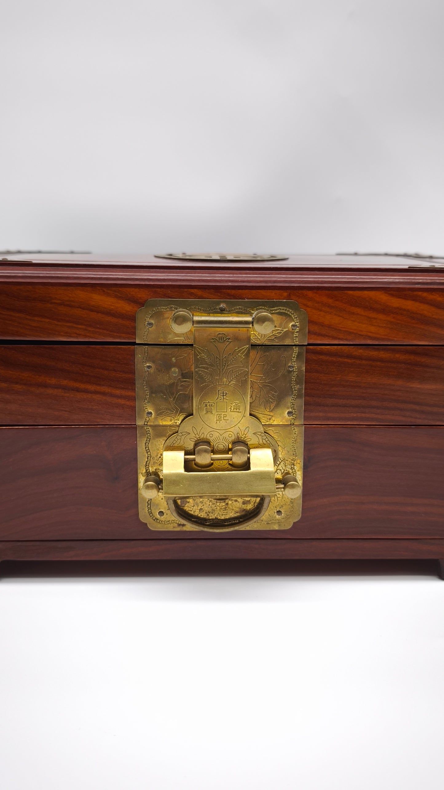 92371 Porta gioie cinese in legno con inserti in metallo