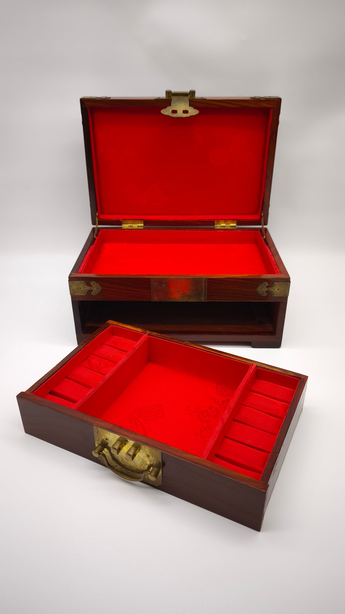 92371 Porta gioie cinese in legno con inserti in metallo