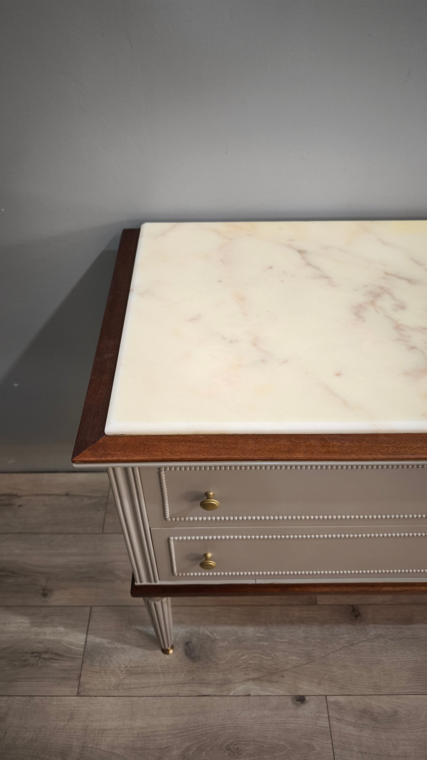 92378 Mobile comò in legno dipinto grigio con piano in marmo