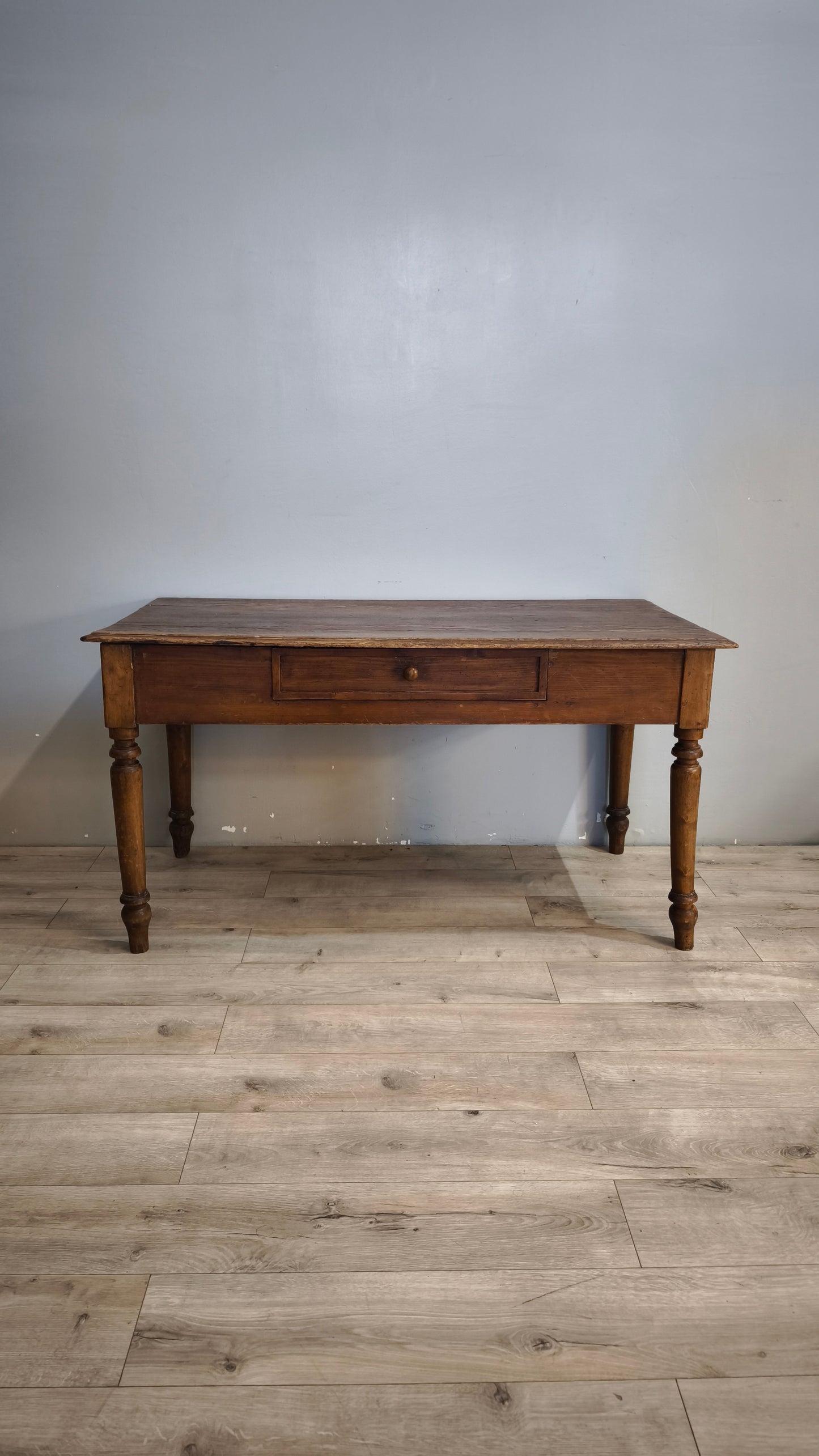 92419 Tavolo rustico in legno con cassetto frontale