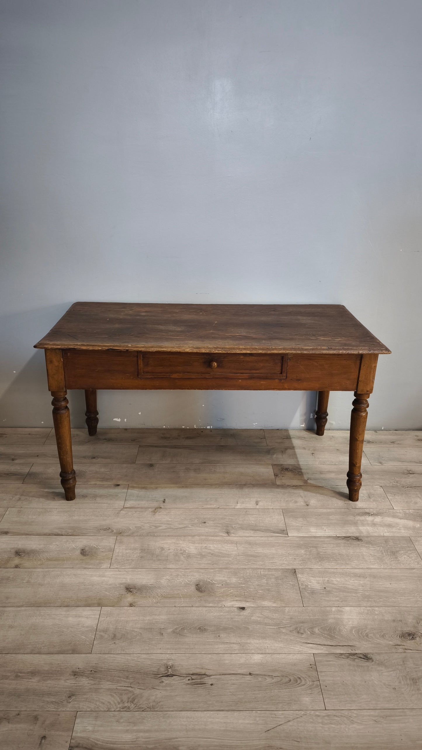 92419 Tavolo rustico in legno con cassetto frontale