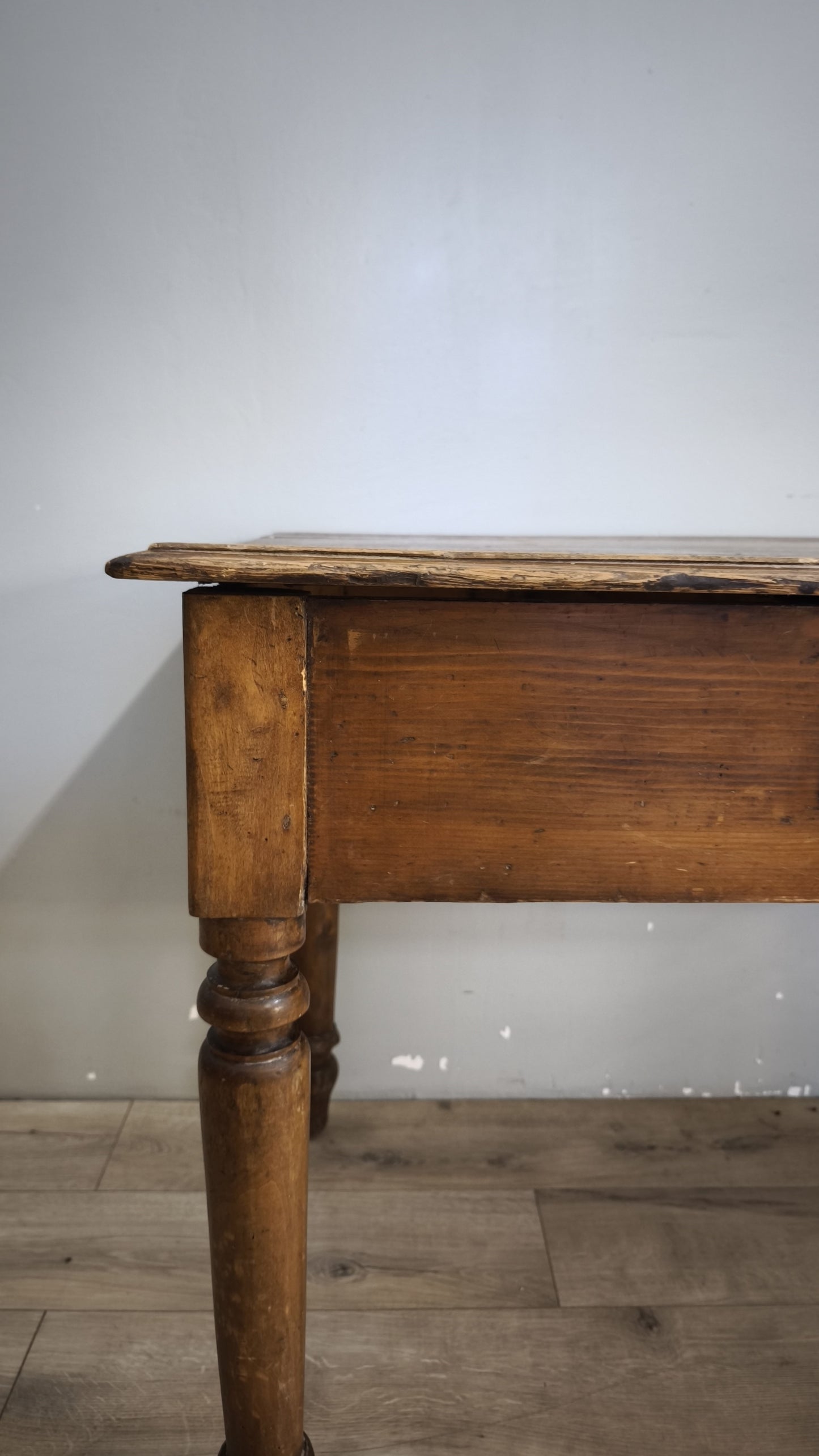 92419 Tavolo rustico in legno con cassetto frontale