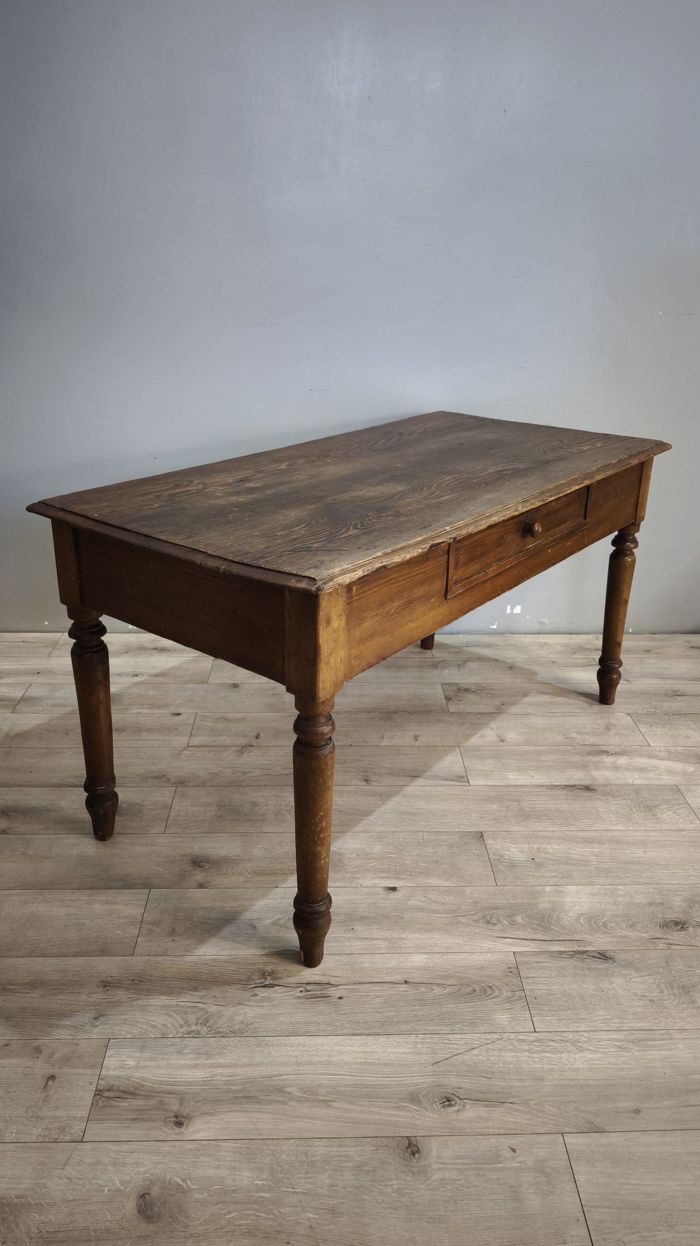 92419 Tavolo rustico in legno con cassetto frontale