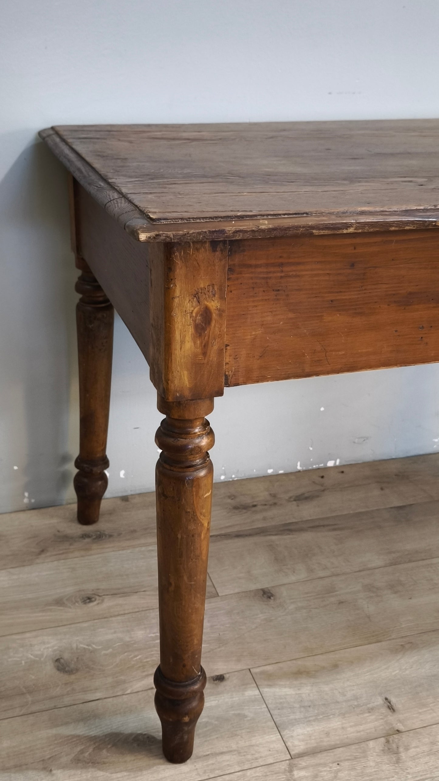 92419 Tavolo rustico in legno con cassetto frontale