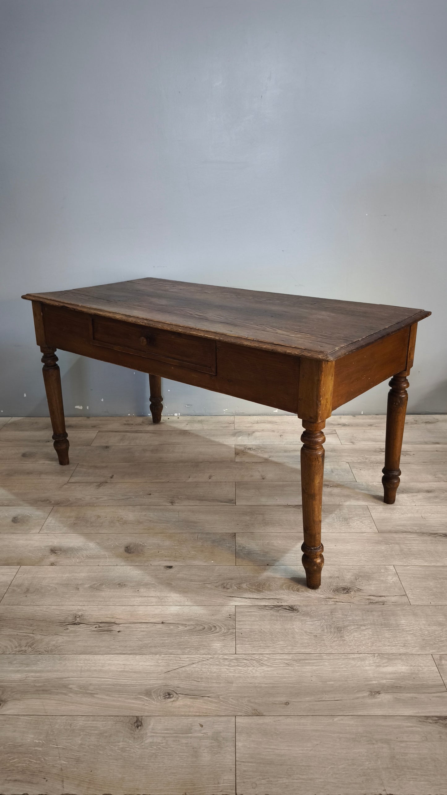 92419 Tavolo rustico in legno con cassetto frontale