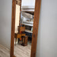 92479 Grande specchio con cornice in legno etnico
