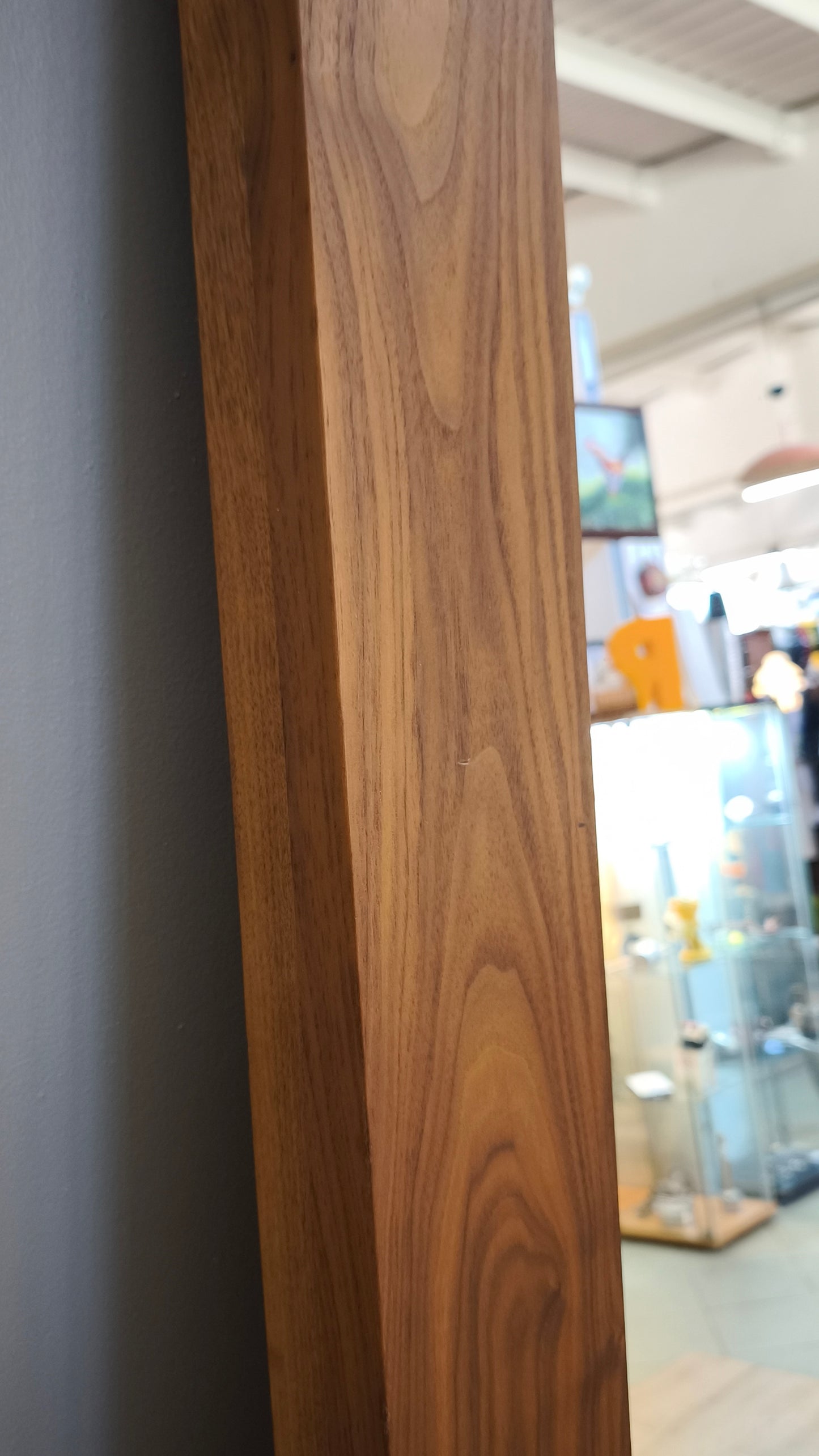 92479 Grande specchio con cornice in legno etnico