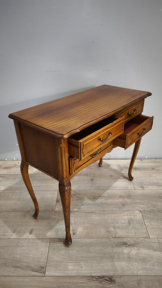 92450 Mobiletto in legno con gambe a sciabola e quattro cassetti