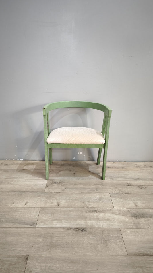 92449 Poltroncina a pozzetto in legno dipinta verde