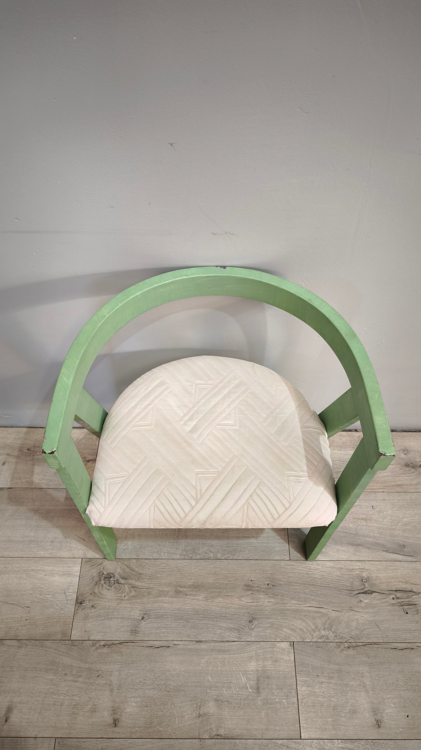 92449 Poltroncina a pozzetto in legno dipinta verde