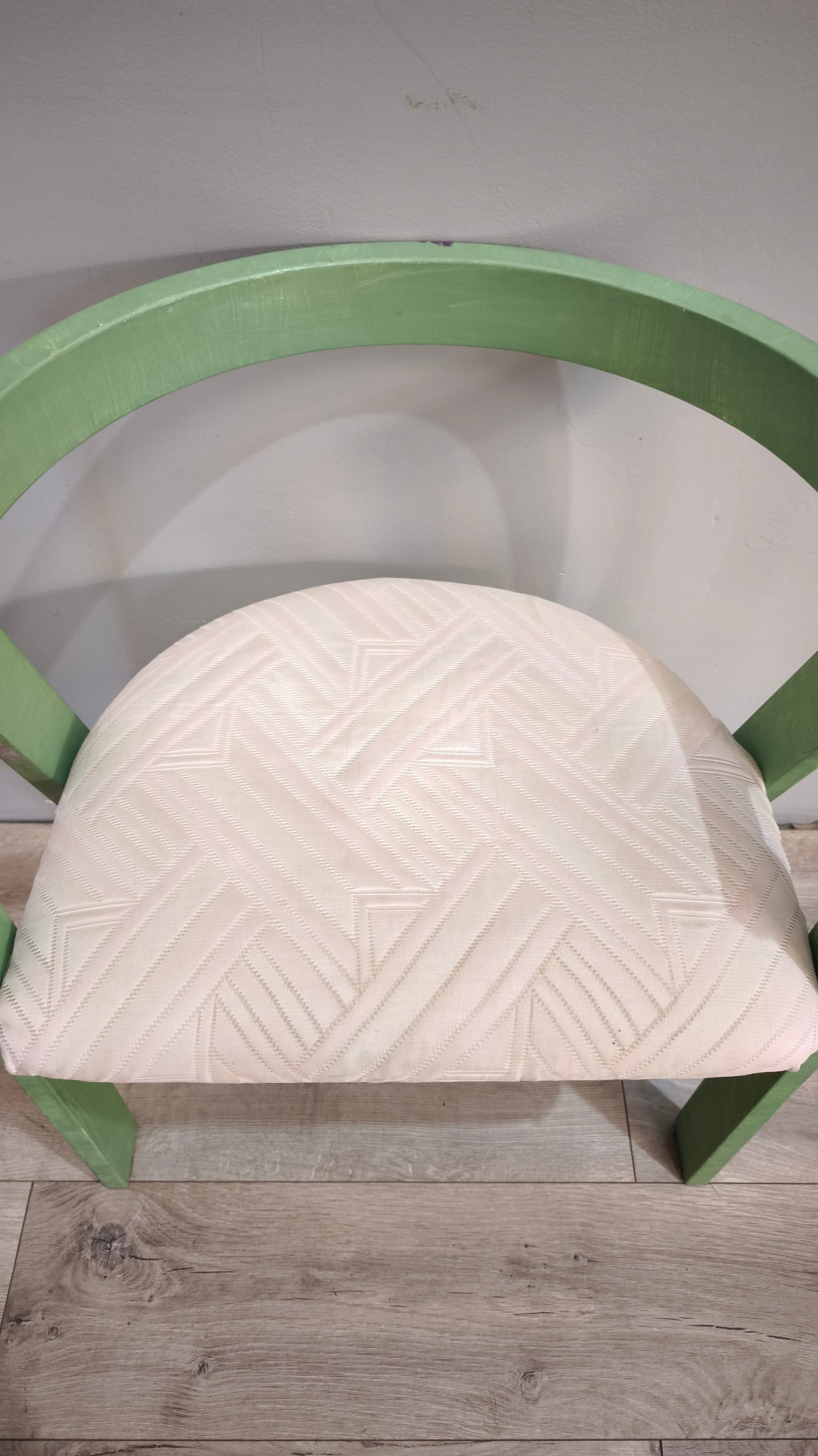92449 Poltroncina a pozzetto in legno dipinta verde