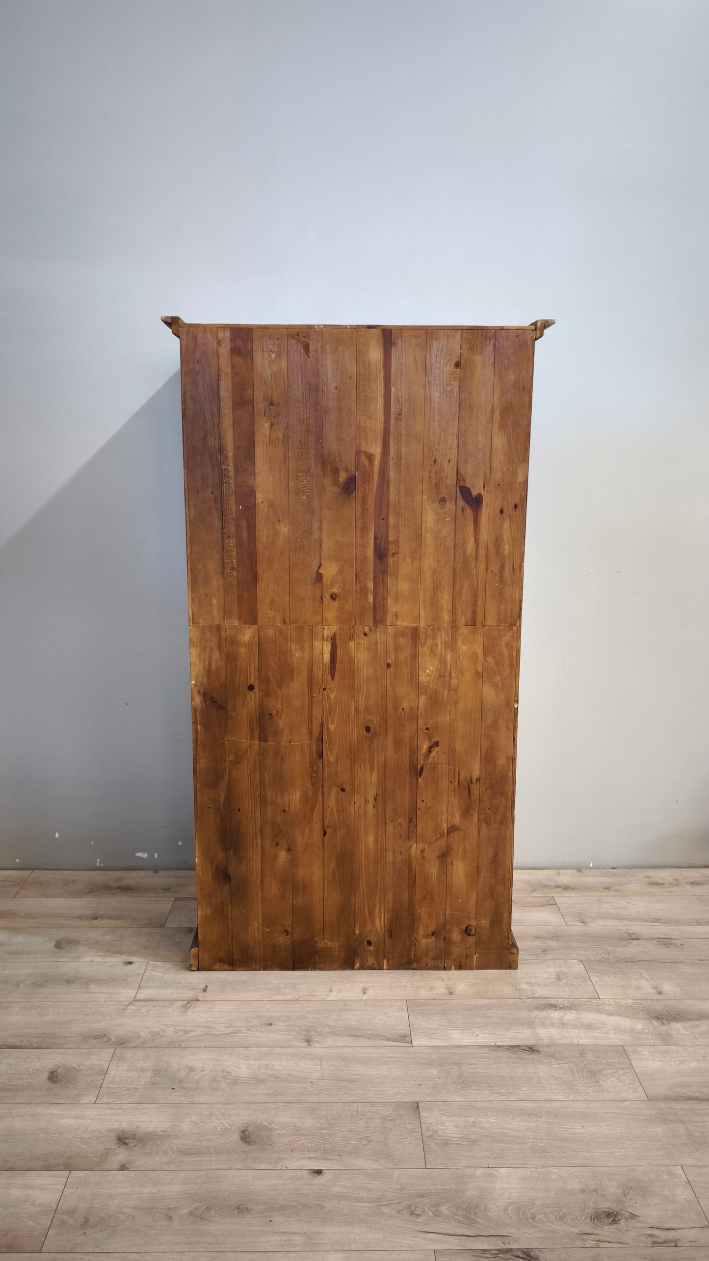 92489 Armadio due ante in legno con cassetto