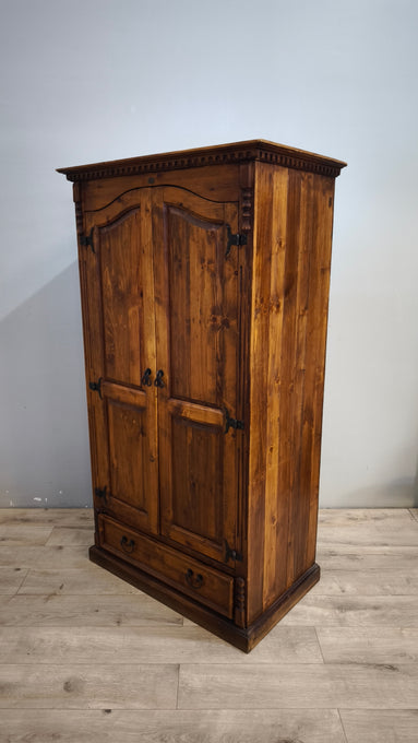92489 Armadio due ante in legno con cassetto