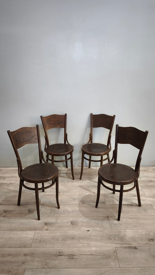 92481 Set n 4 sedie stile Thonet in legno di faggio incurvato con decorazioni in rilievo
