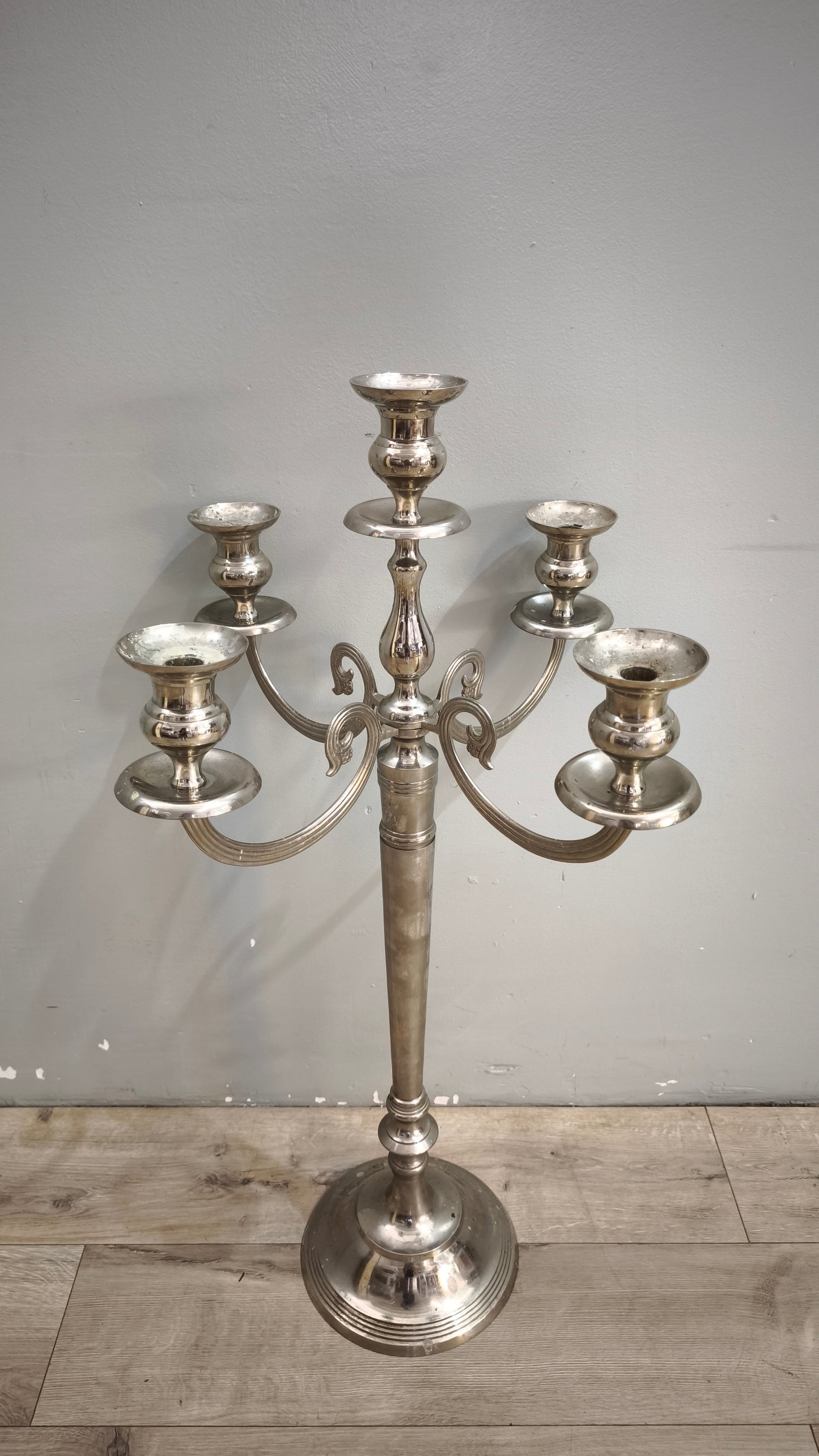 92482 Grande candelabro in metallo con cinque punti luce