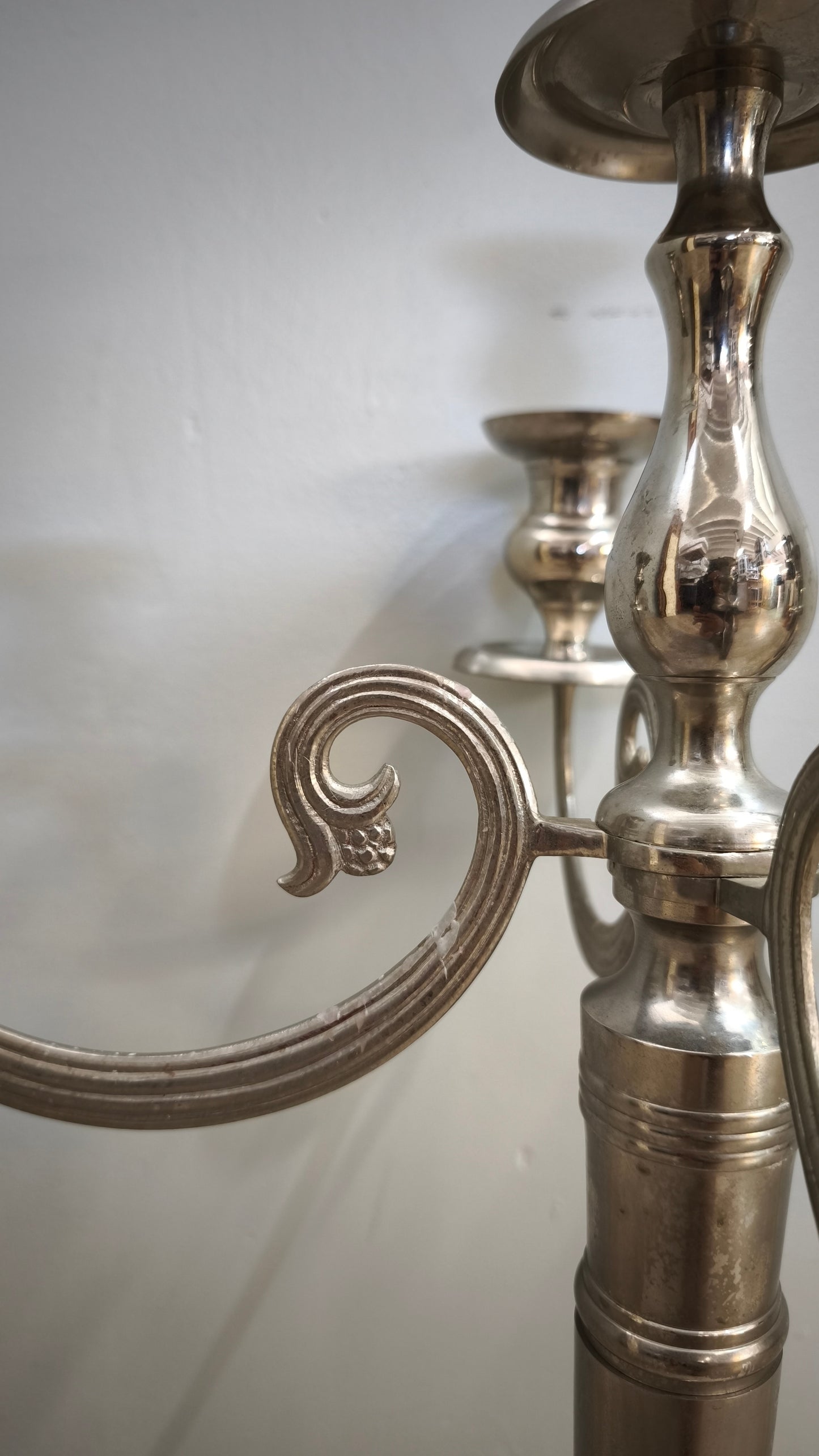 92482 Grande candelabro in metallo con cinque punti luce