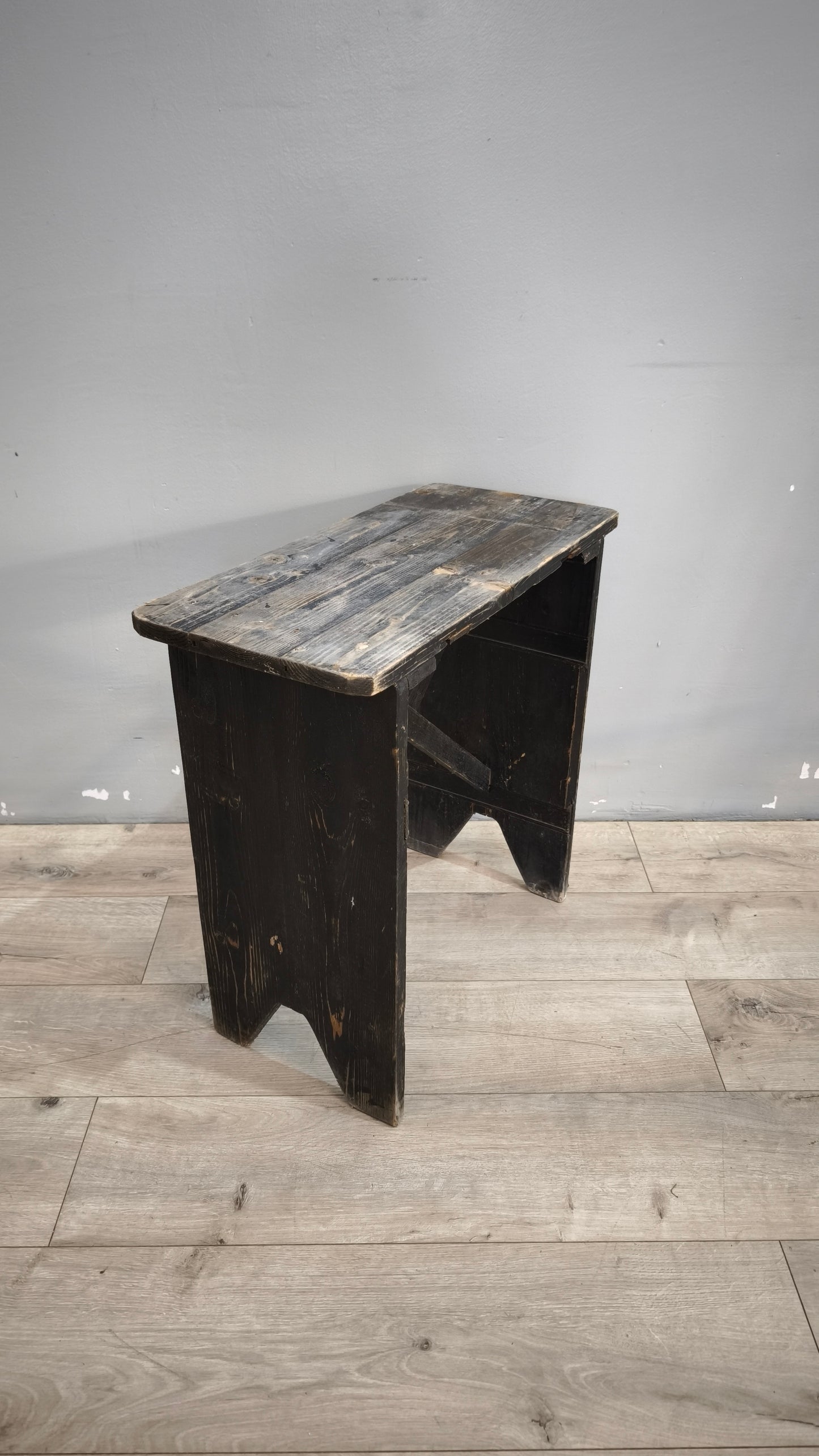 230 Panchetta in legno scuro