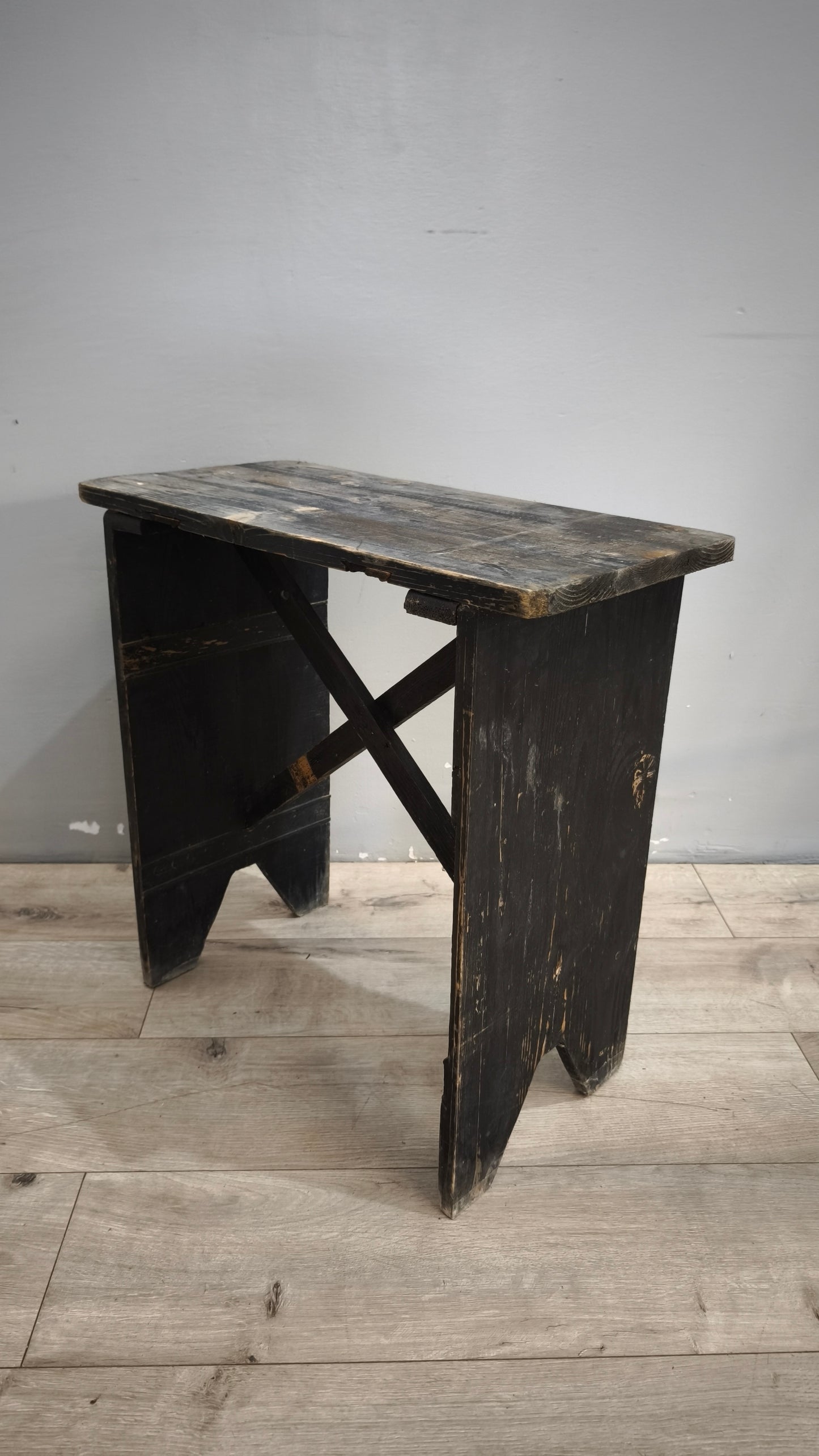 230 Panchetta in legno scuro