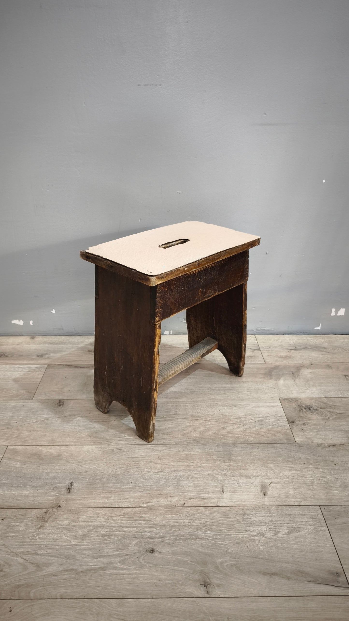 231 Panchetto in legno con piano in formica