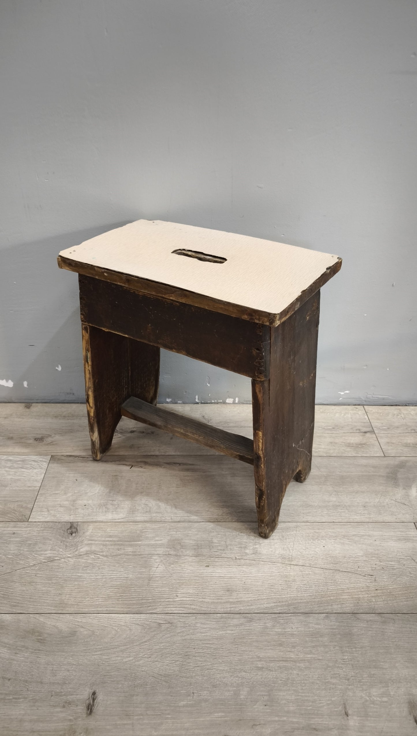 231 Panchetto in legno con piano in formica