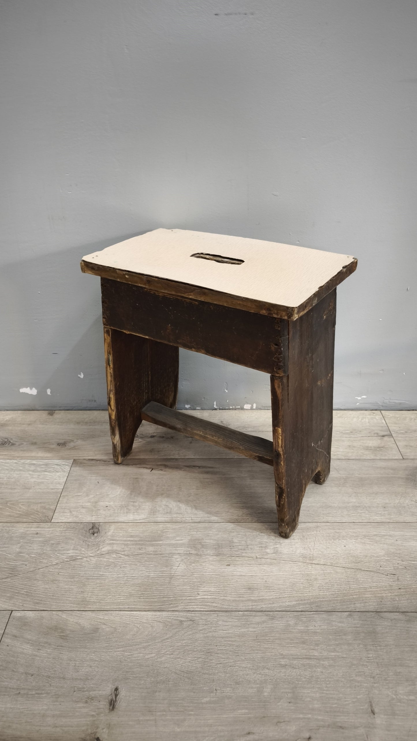 231 Panchetto in legno con piano in formica